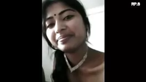 அவர் காரில் காத்திருக்க முடியும்