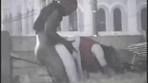 அவளுடைய மார்பகங்களை வணங்குங்கள்